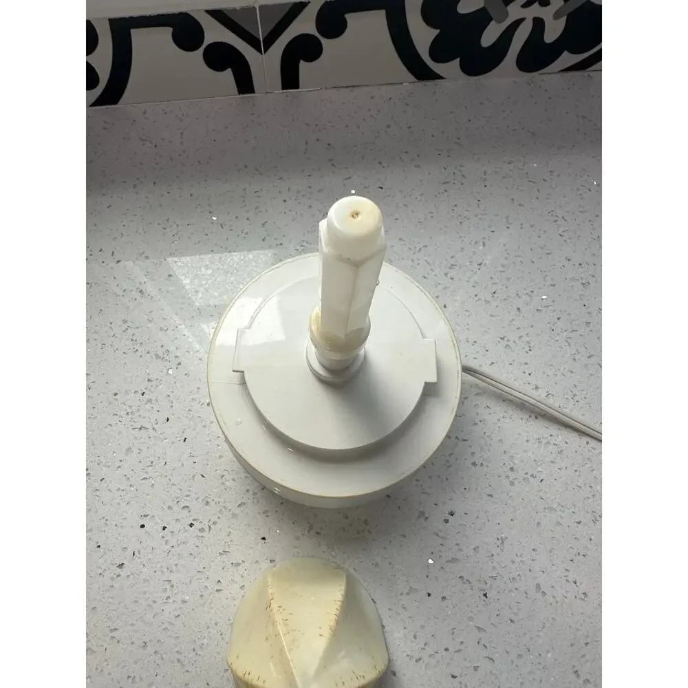 Vintage BETTY CROCKER ELECTRIC CITRUS JUICER Model BC-1473 24 OZS. AUTO REVERSE